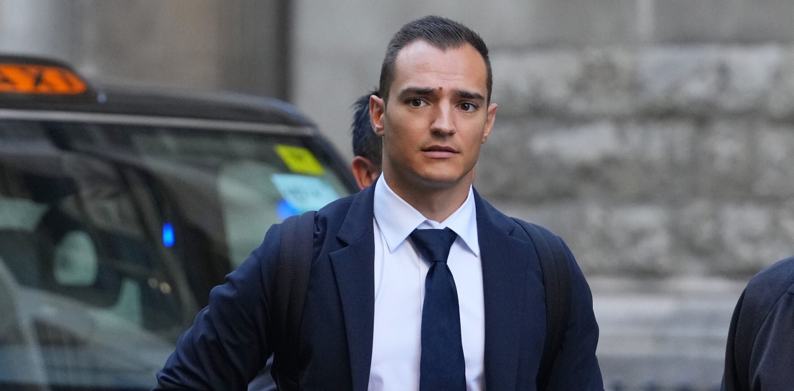 Palou enfrenta a McLaren en juicio por contrato roto