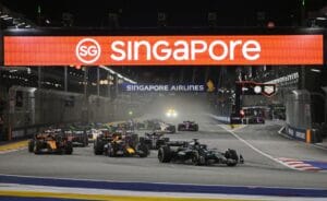 Russell brilla en Singapur Norris remonta al podio
