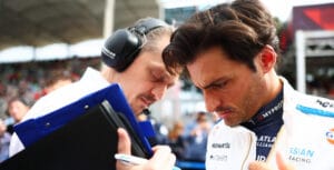 Sainz celebra podio en Bak y homenajea a su ingeniero
