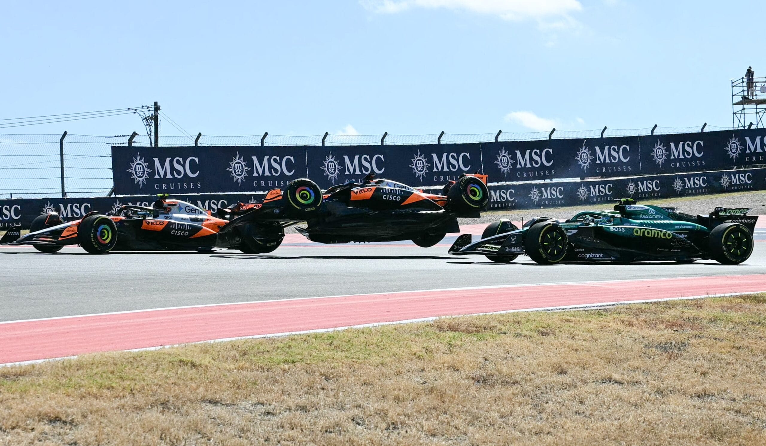 Verstappen triunfa en el sprint de Austin Sainz brilla tercero