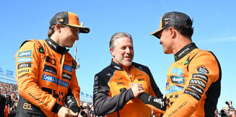 Alan Jones defiende igualdad entre Norris y Piastri en McLaren