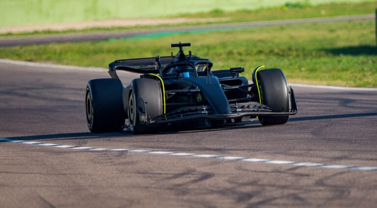 Cadillac prueba Ferrari en Imola con Prez al volante