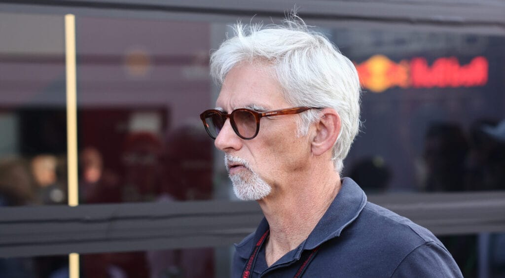 Damon Hill critica el estilo agresivo de Verstappen