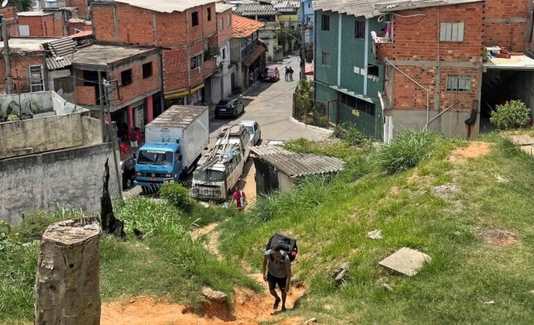 Interlagos: Contraste de F1 y Vida en la Favela