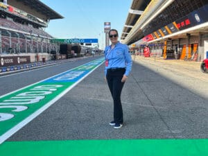 Natalie Corsmit rompe barreras como comisaria en F1