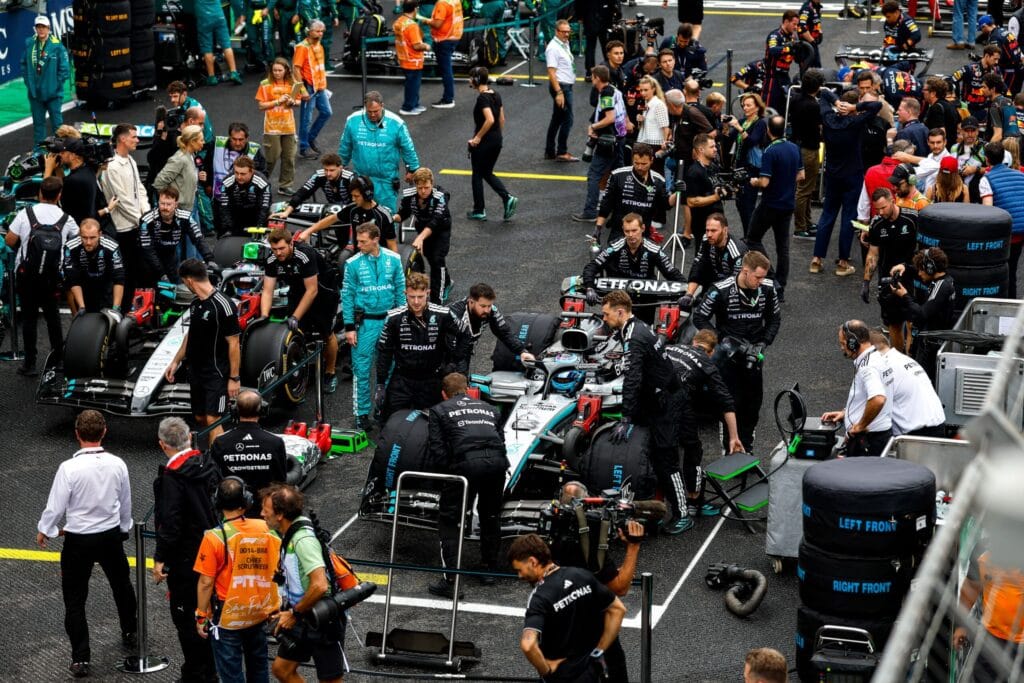 Norris Leads So Paulo GP as Verstappen Faces Pit Lane Start