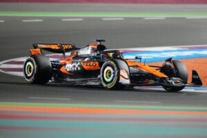 Piastri gana sprint en Qatar y acorta distancia con Norris