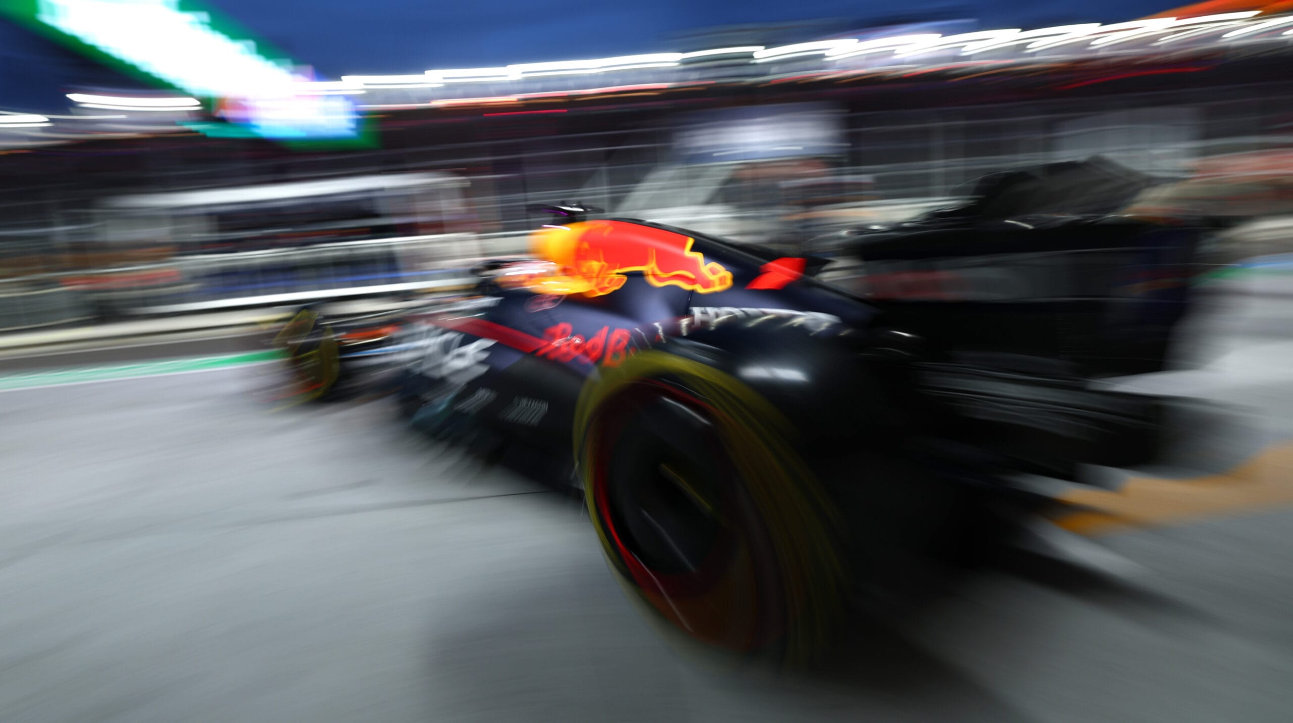 Verstappen brilla en So Paulo tras cambio de motor Red Bull