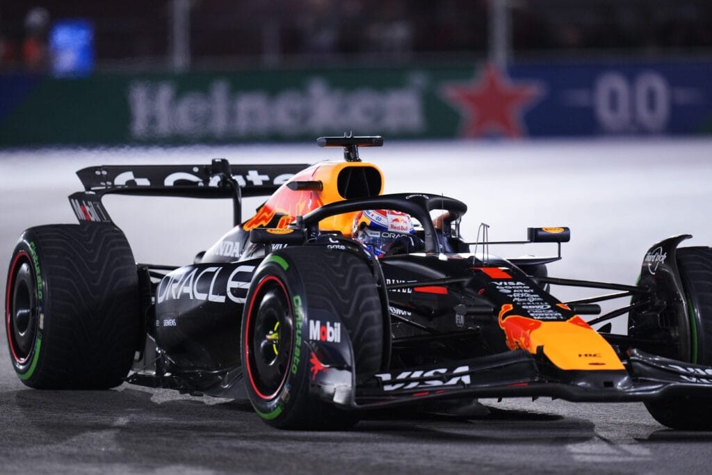 Verstappen Eyes Redemption in Wet Las Vegas Qualifying