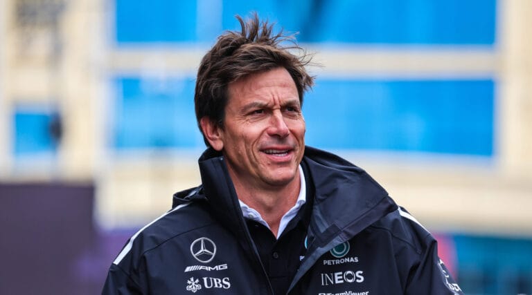 Verstappen sorprende a Wolff con podio desde el pit lane