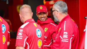 Hamilton defiende a Ferrari ante crticas mediticas