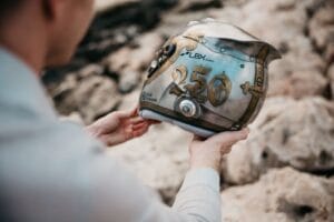 Hlkenberg celebra 250 carreras en Abu Dhabi con casco especial