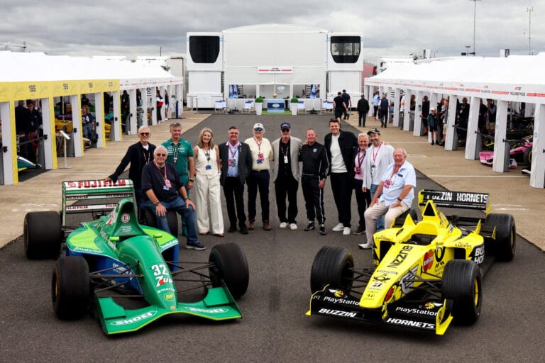 Homenaje a Eddie Jordan emociona en Silverstone 2025
