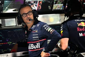 Max Verstappen brilla en remontada pica de Red Bull