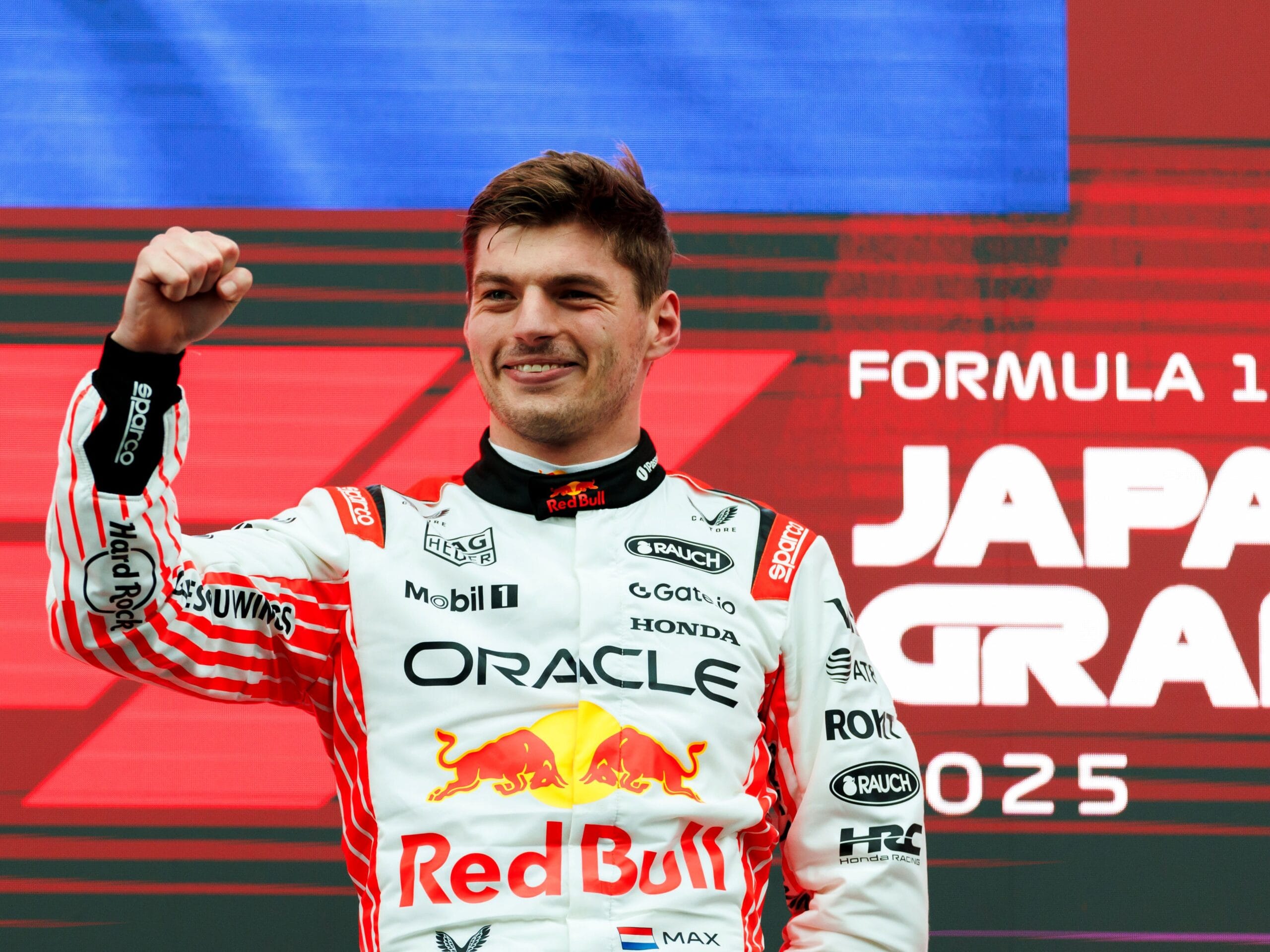 Max Verstappen brilla en Suzuka con victoria pica