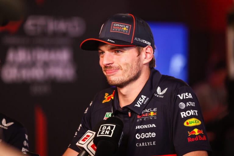 Verstappen se divierte con el plan fallido de Russell en Abu Dhabi