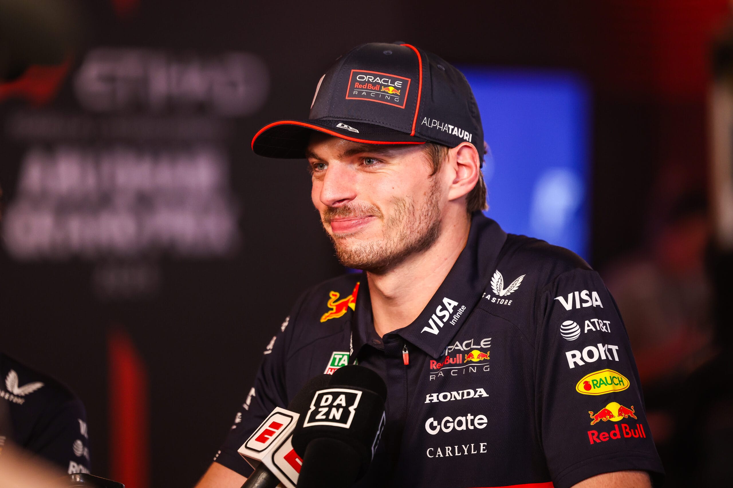 Verstappen se divierte con el plan fallido de Russell en Abu Dhabi