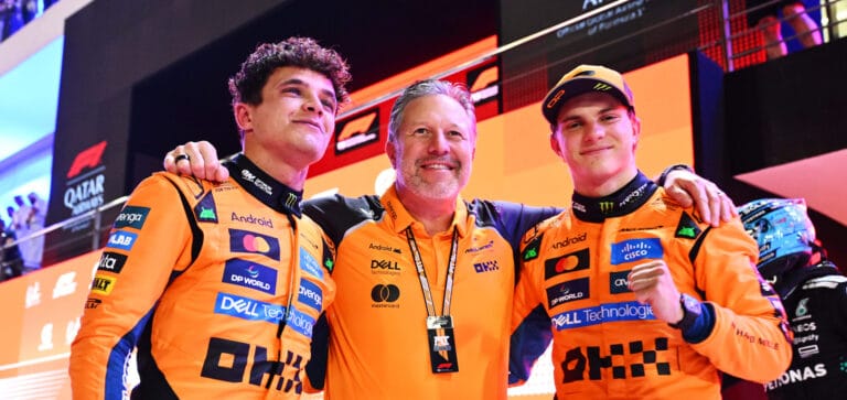Zak Brown se burla de Norris y Piastri en McLaren