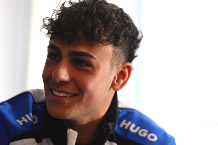 Arvid Lindblad listo para desafiar a su dolo Hamilton