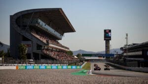 Equipos F1 enfrentan retrasos en tests de Barcelona