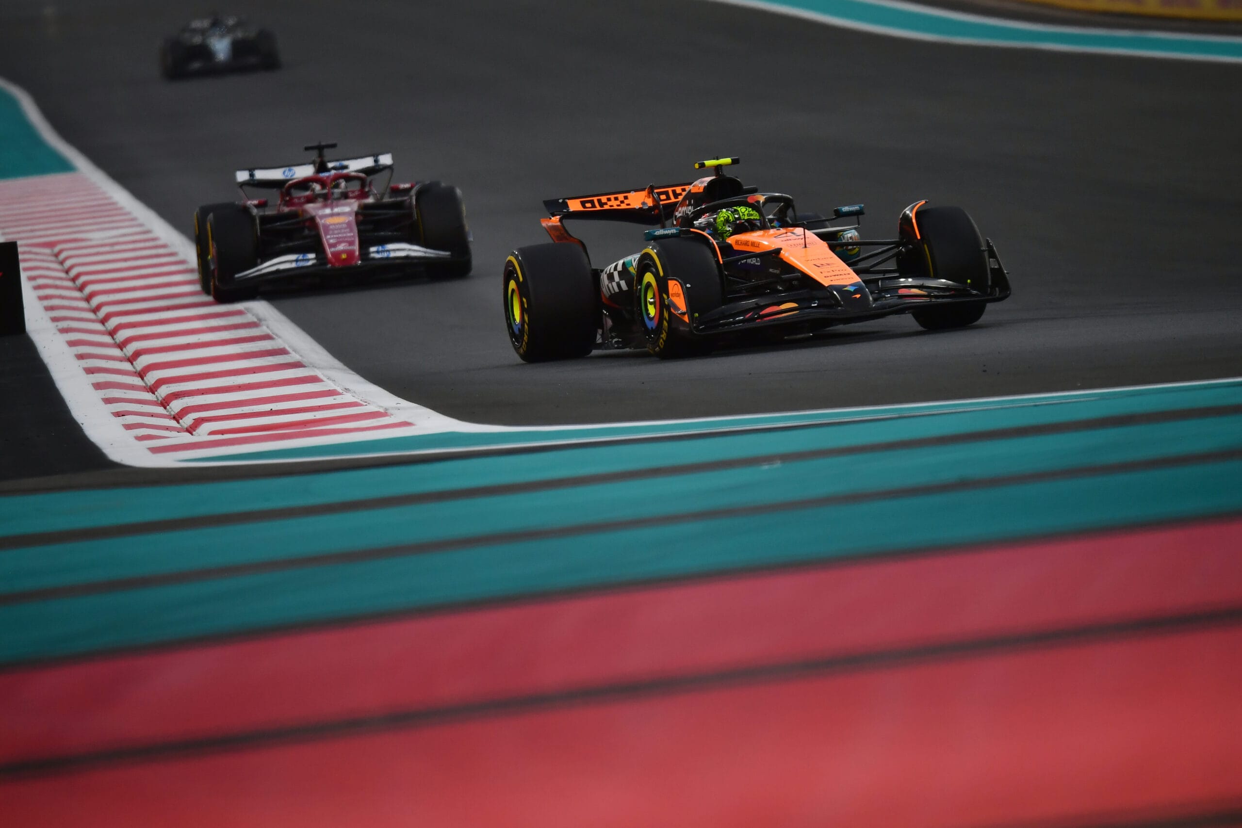 Ferrari adopta estrategia McLaren para 2026