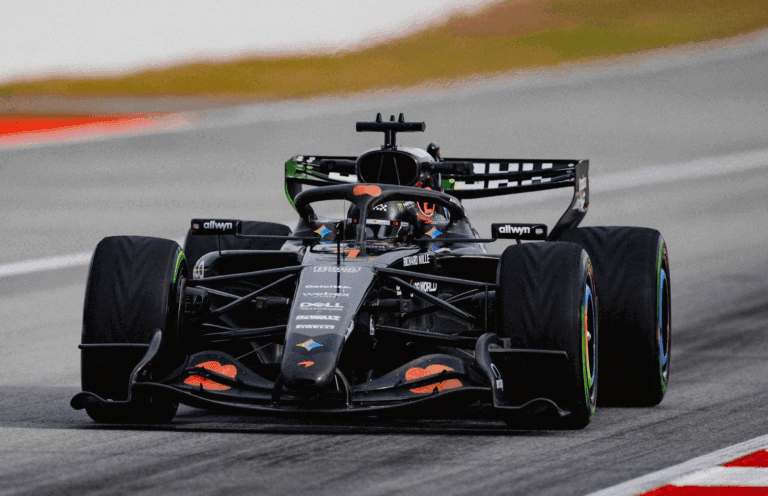 Lando Norris prueba el nuevo MCL40 en Barcelona