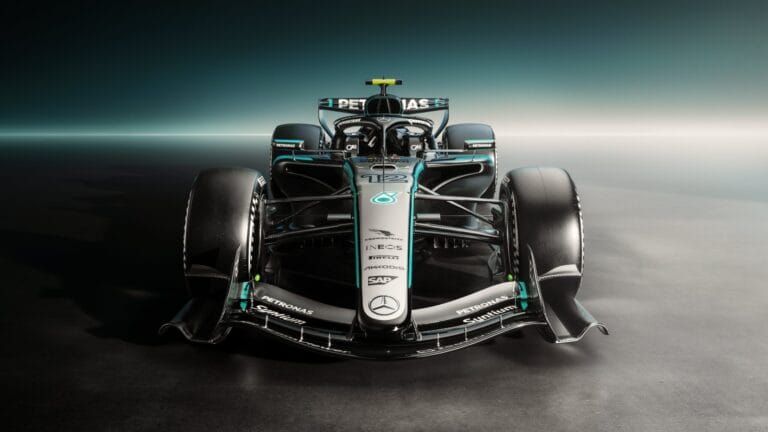 Mercedes revela el W17 con Russell y Antonelli en 2026