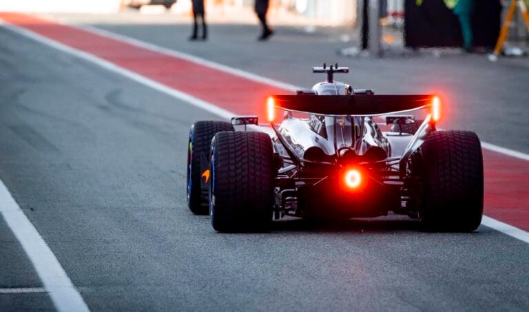 Piastri Faces Fuel Issues in McLaren Shakedown