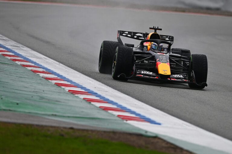 Verstappen espera piezas clave para el viernes en Barcelona