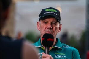 Alonso impresiona con el AMR26 en Barcelona