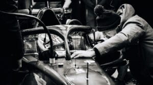 Aston Martin sorprende con el AMR26 en Barcelona