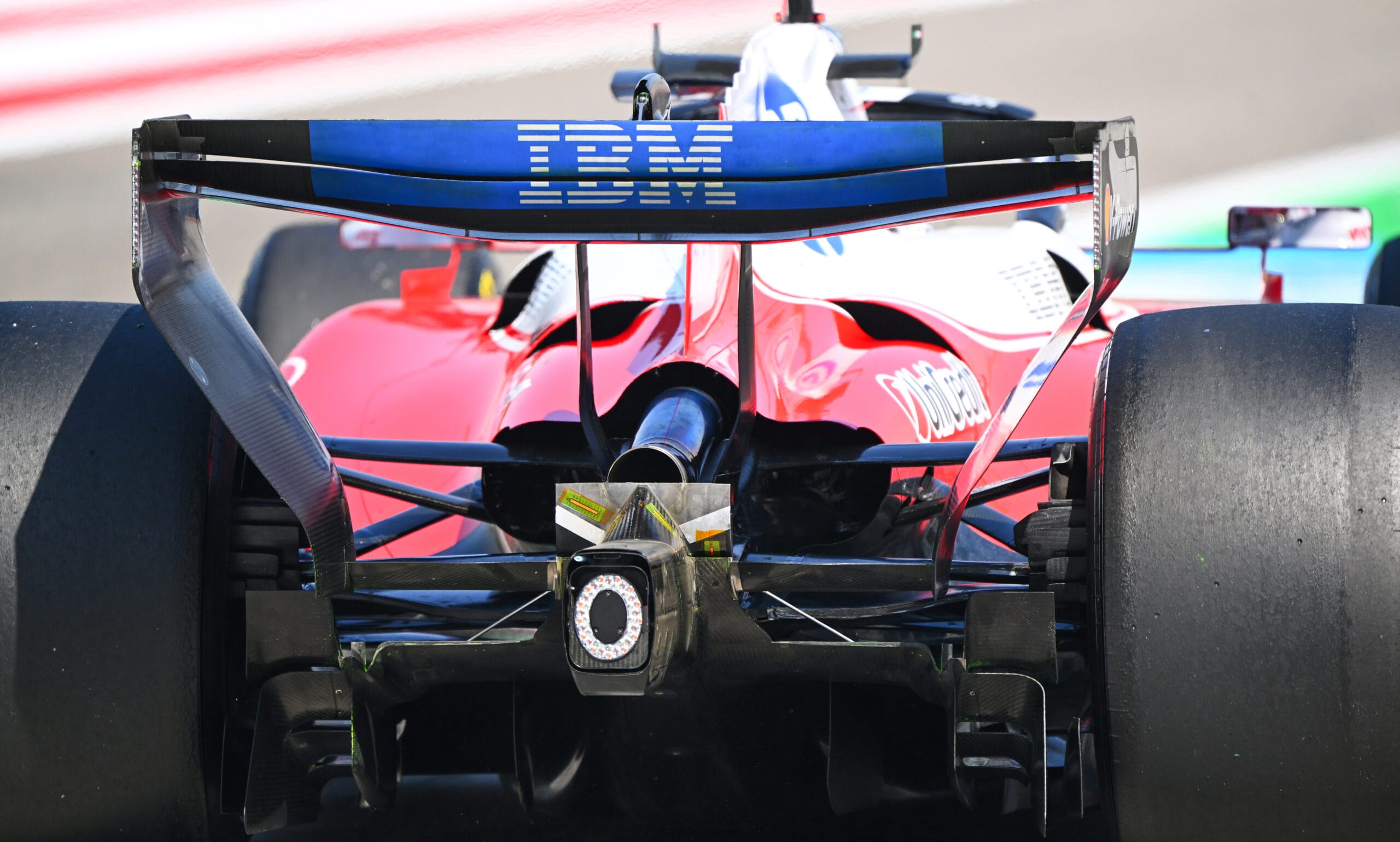 Ferrari sorprende en Barin con innovador alern trasero