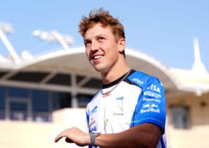 Liam Lawson desafa a Wolff sobre motor Red Bull en Barin