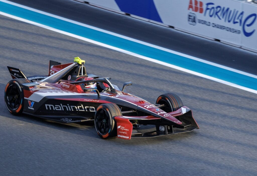 Nyck de Vries Shines in Miami Formula E Battle