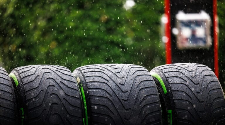 Pirelli prueba nuevos neumticos de lluvia en Barin