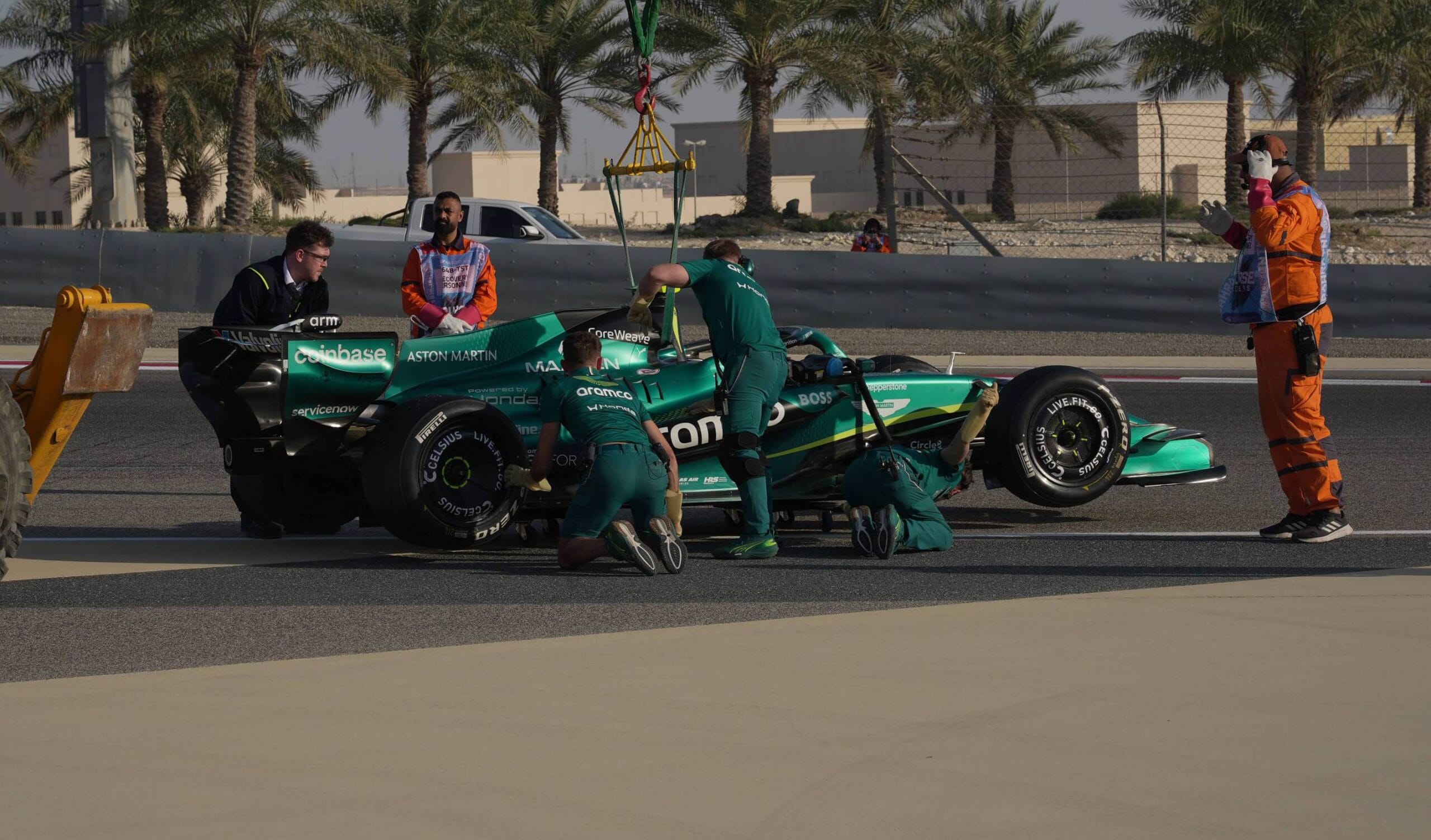 Problemas de motor frenan a Alonso y Stroll en Barin